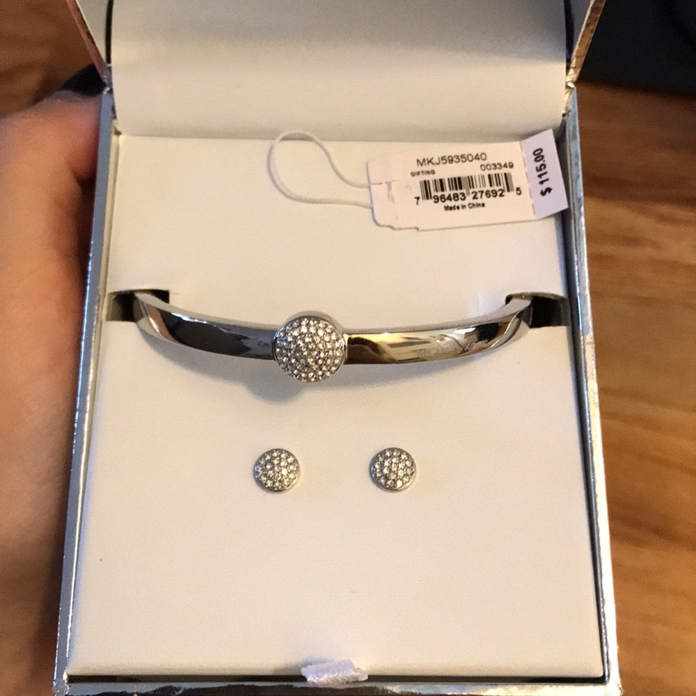 Bracelet and earring set